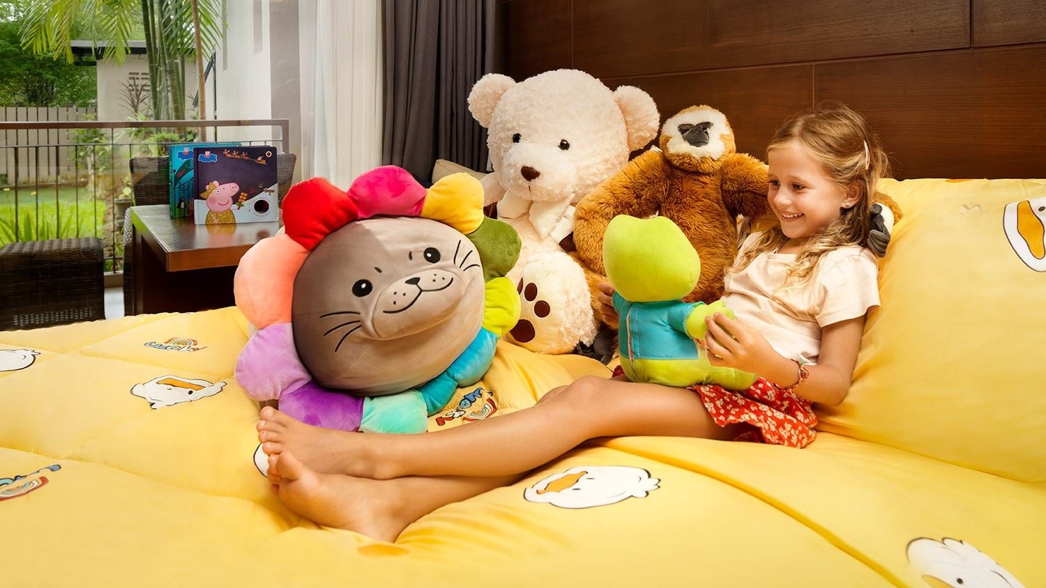 rooms-family-room-garden-view