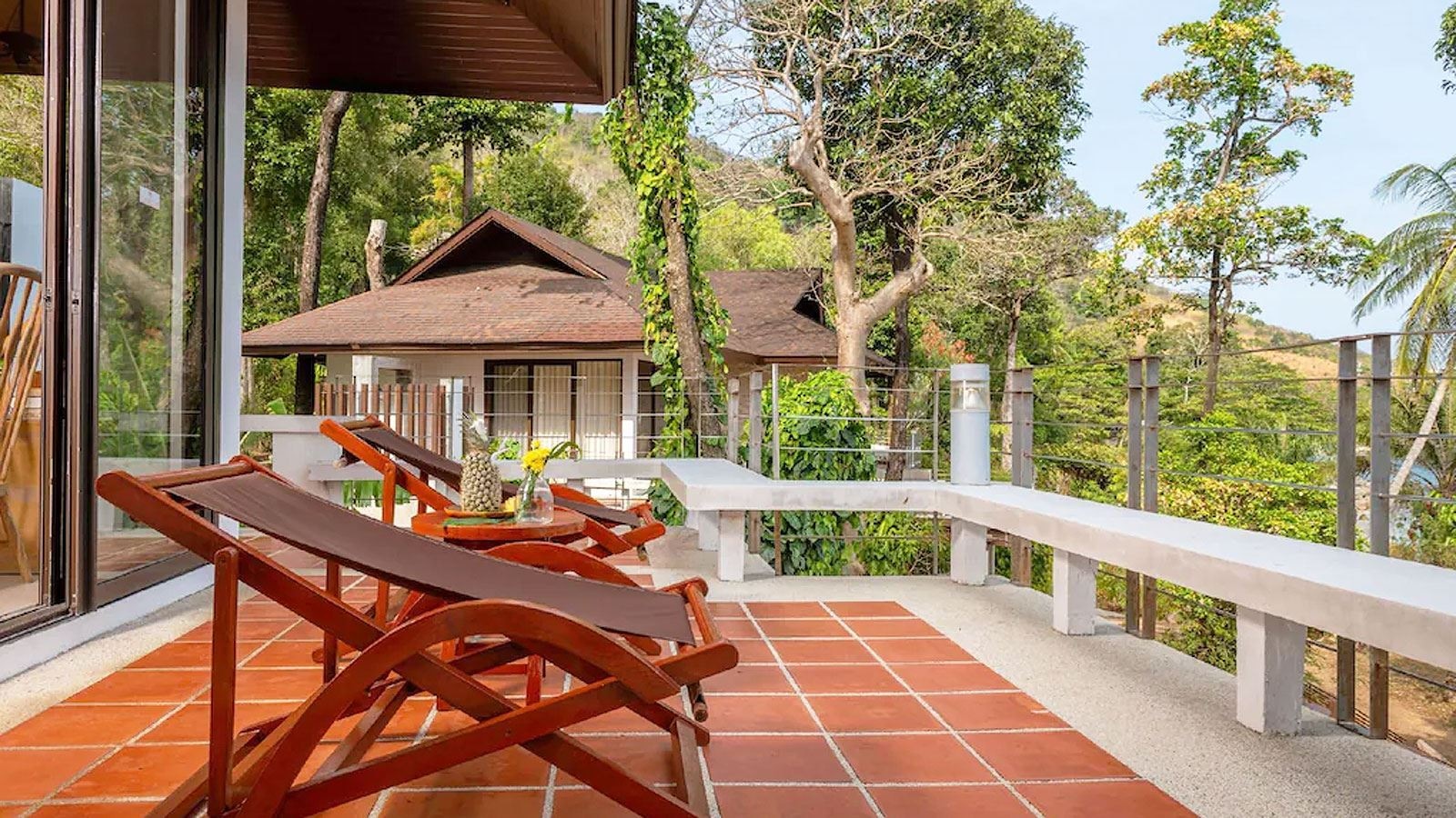 rooms-deluxe-pavilion-seaview