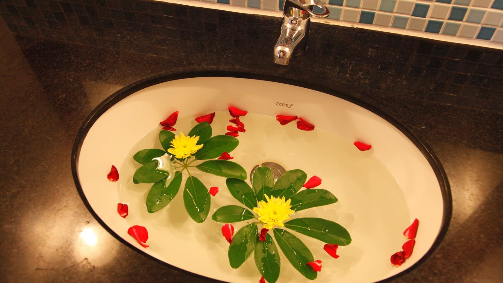 rooms-deluxe-partial-sea-view