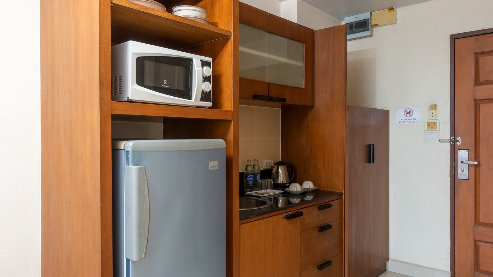 rooms-deluxe-sea-view--double-room-only-double-bed-