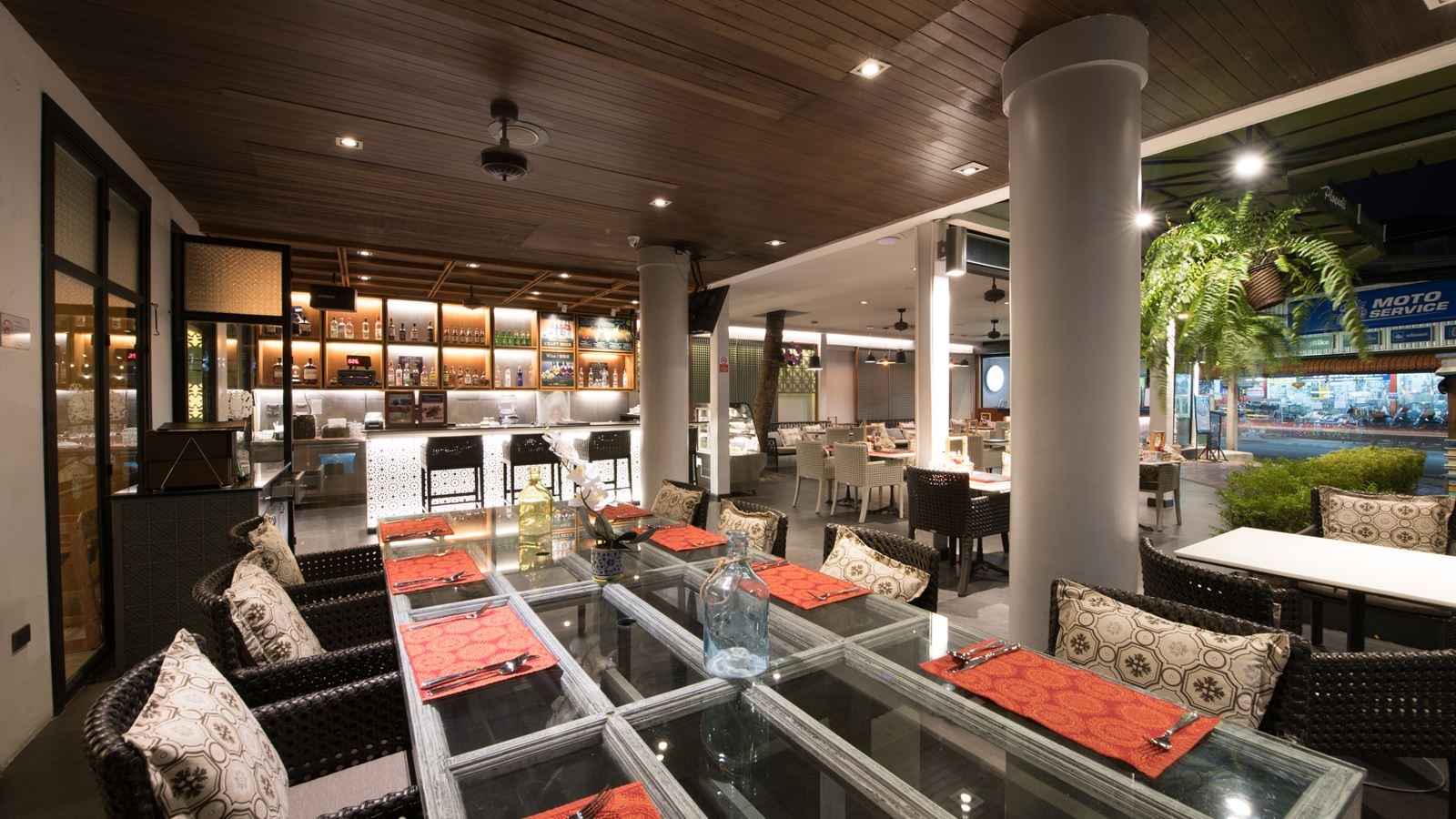 restaurants-ploendi-bar--bbq