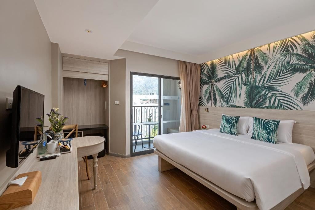 rooms-studio-pool-view