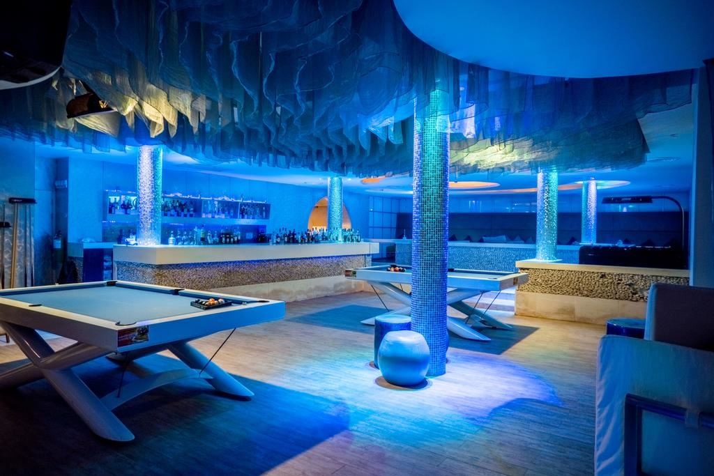 bars-deep-blu-bar-and-lounge