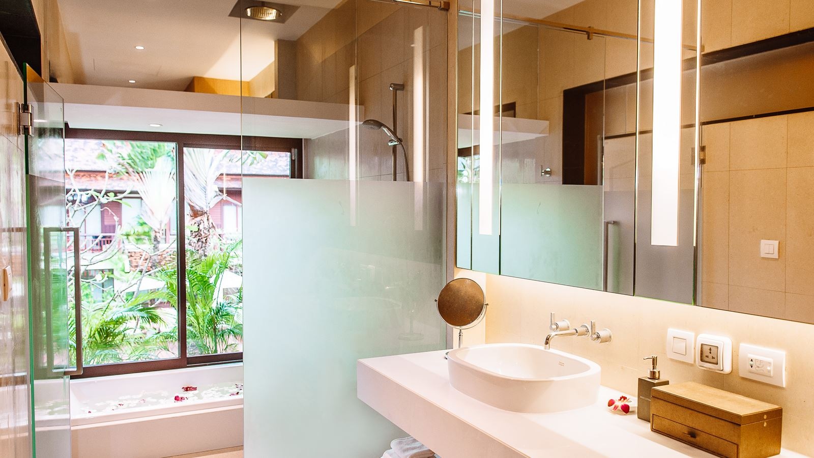 rooms-deluxe-regency-rooms