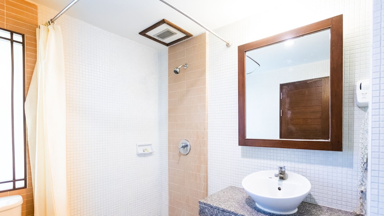 rooms-deluxe-pool-wing