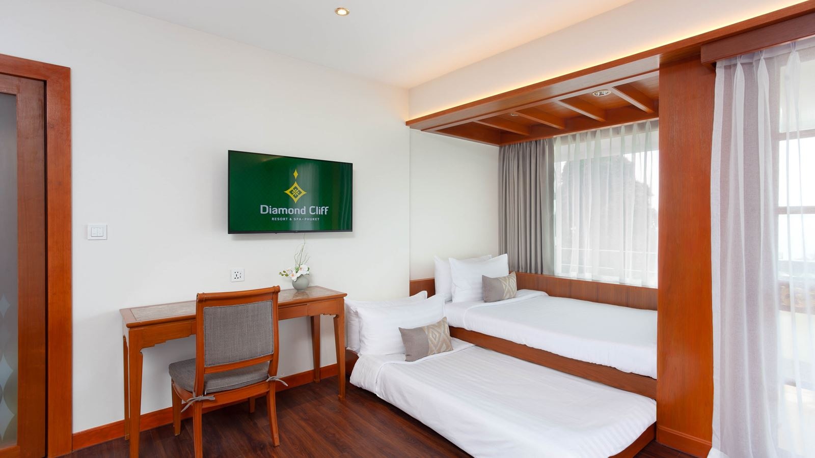 rooms-grand-jacuzzi-suite