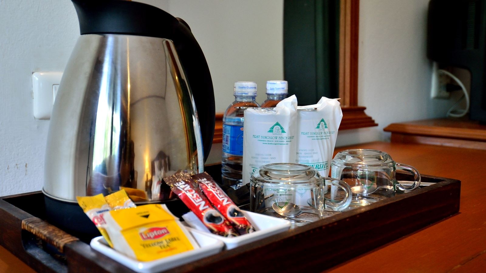 rooms-deluxe-room-building