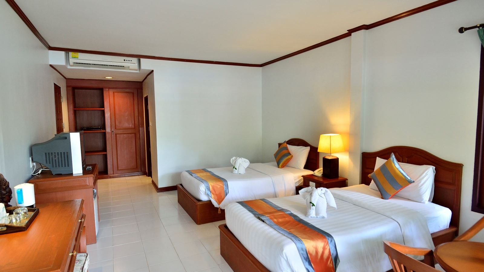 rooms-poolside-bungalow