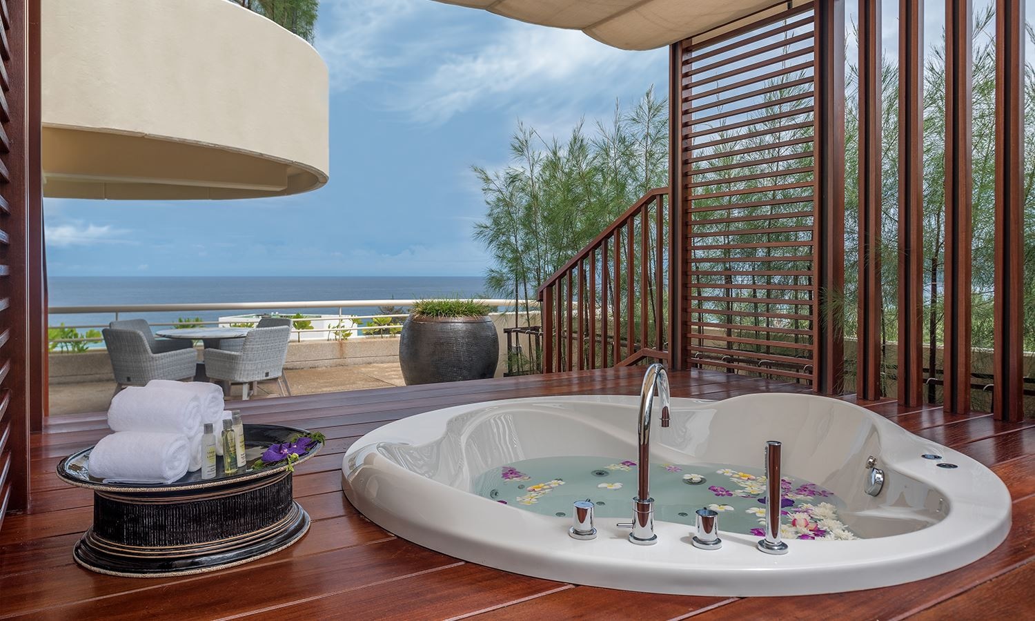 rooms-superior-deluxe-suite