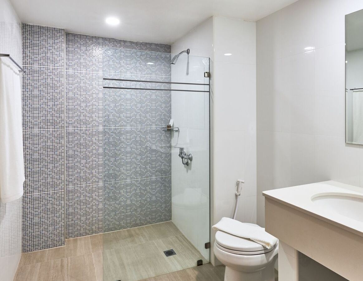 rooms-modern-superior-room