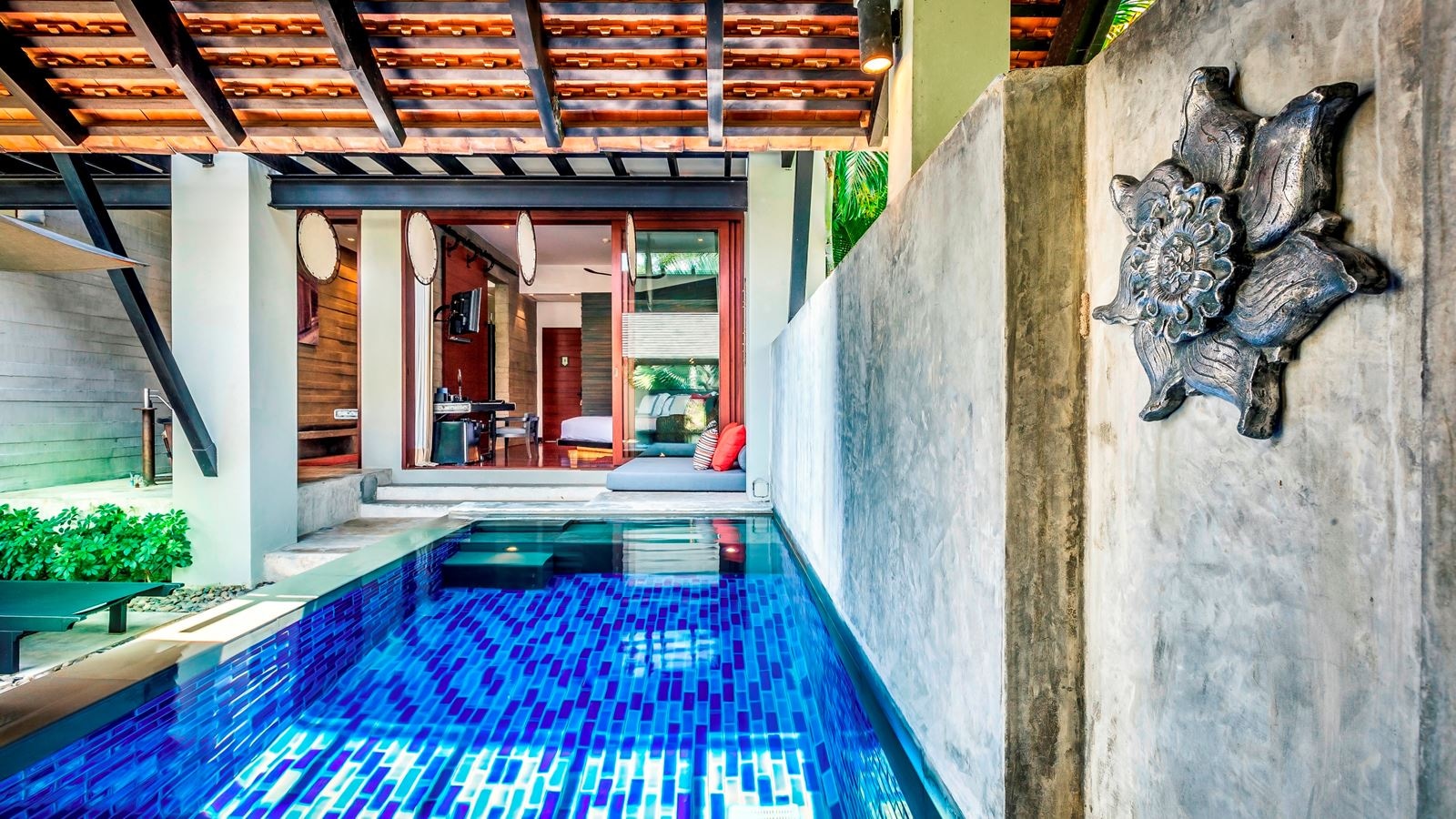 rooms-private-pool-suite