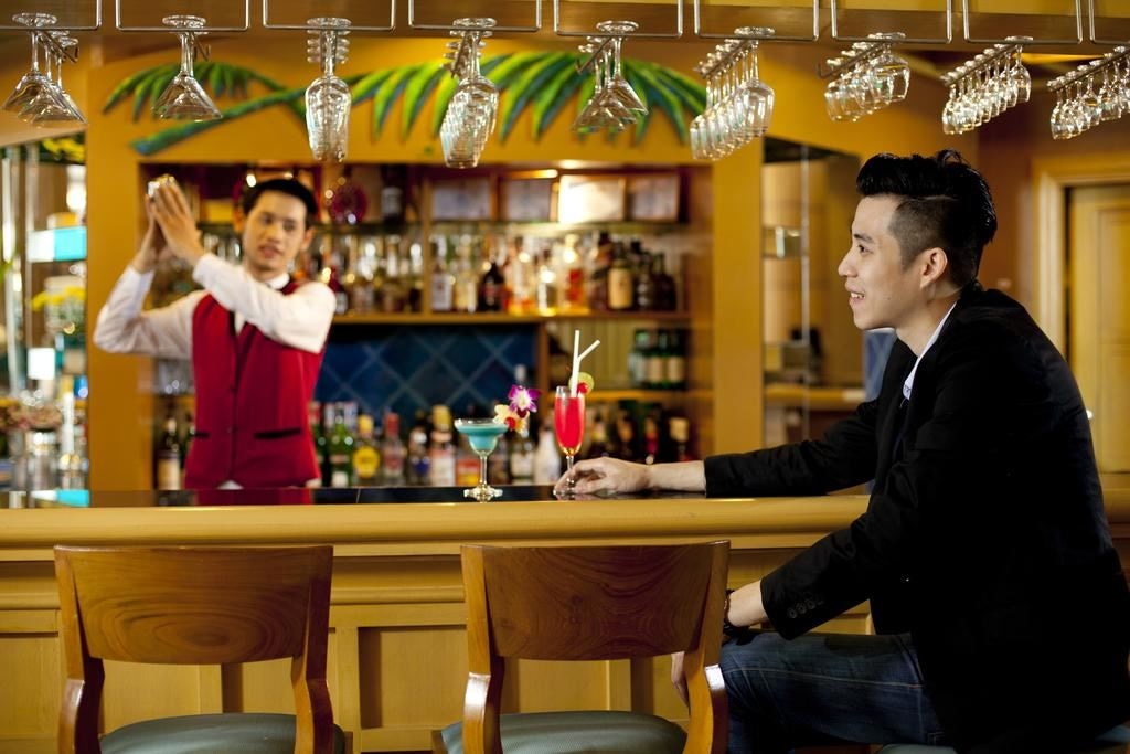 bars-sunset-lobby-bar