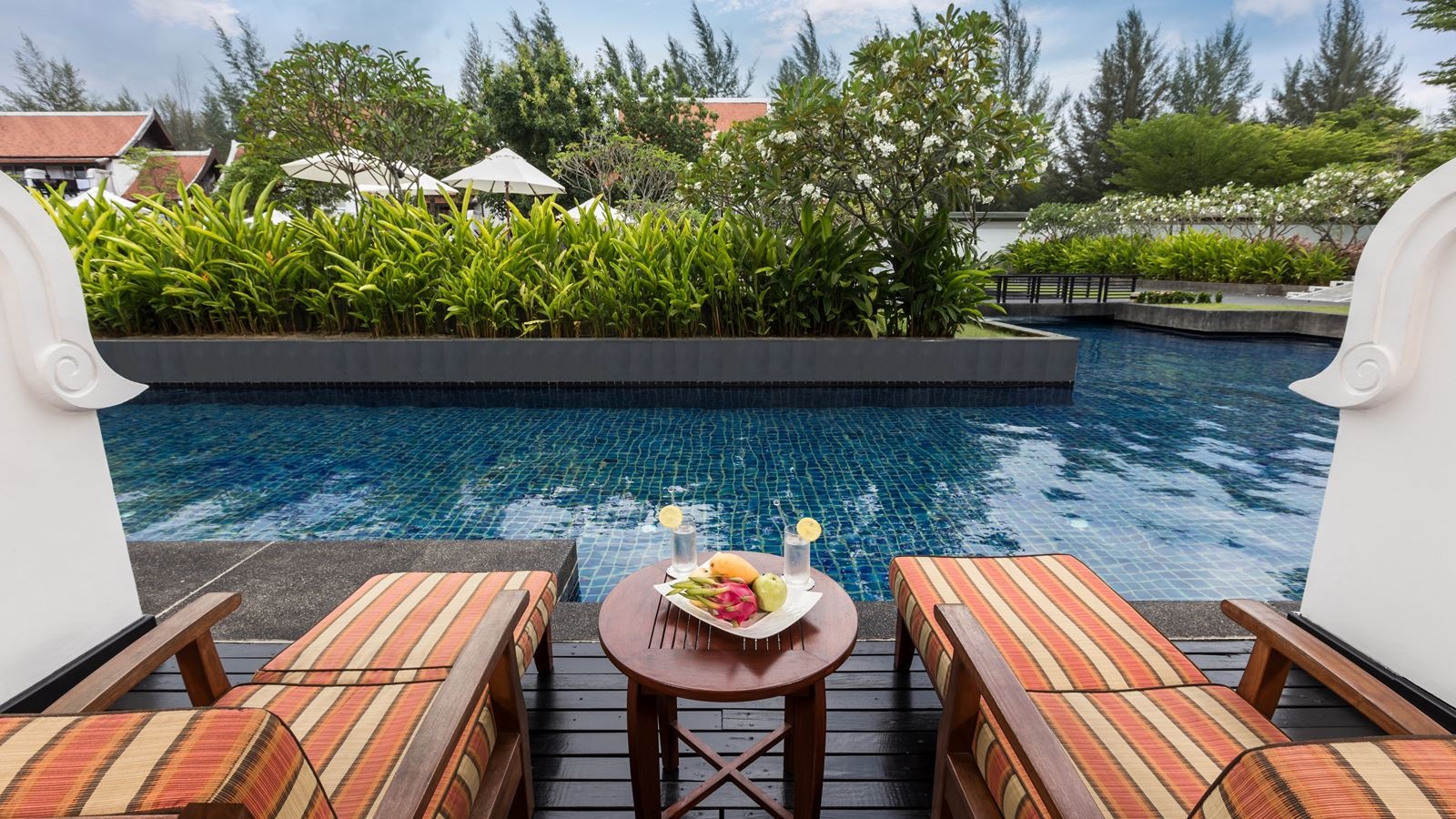 rooms-deluxe-lagoon-pool-access