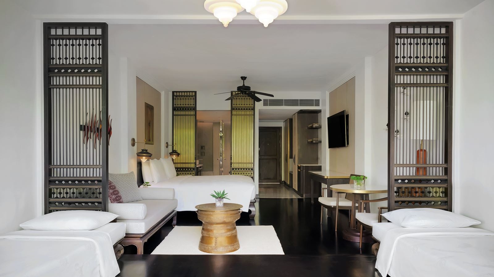 rooms-family-pool-access-studio