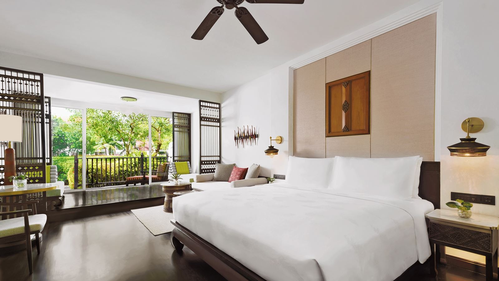 rooms-family-pool-access-studio