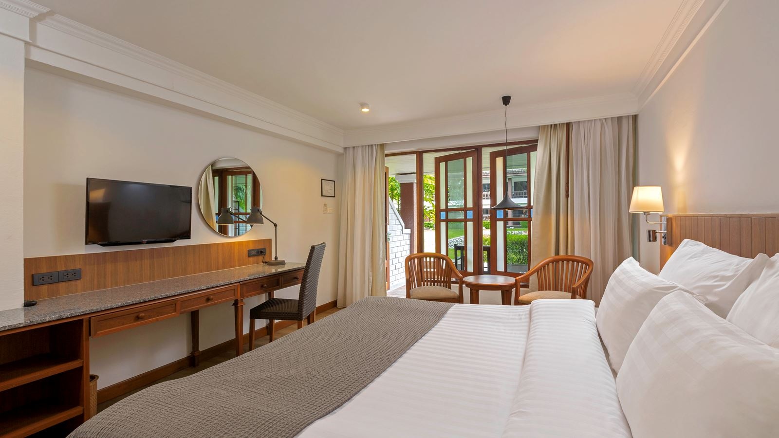 rooms-deluxe-ground-terrace