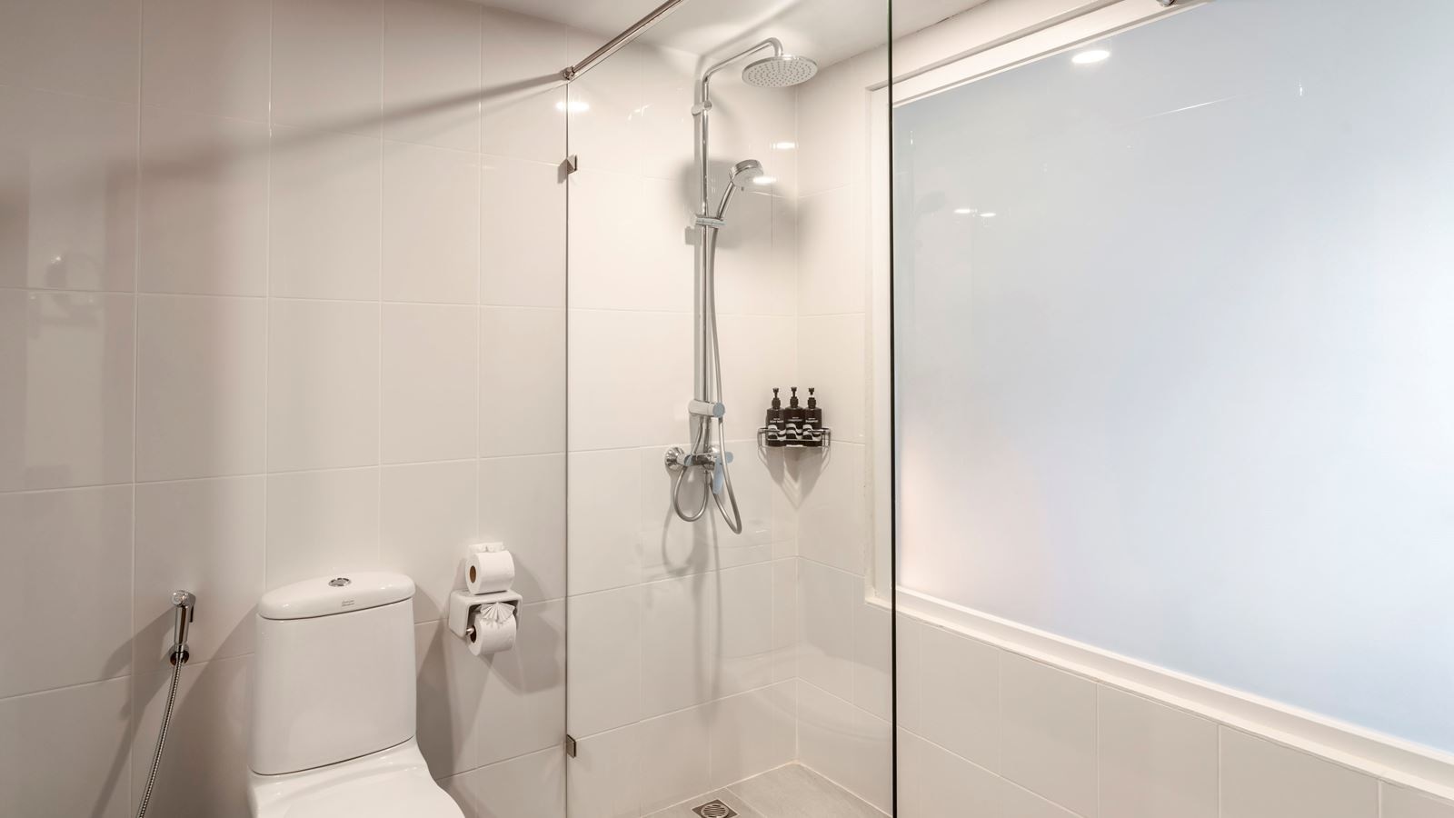 rooms-grand-deluxe-pool-view