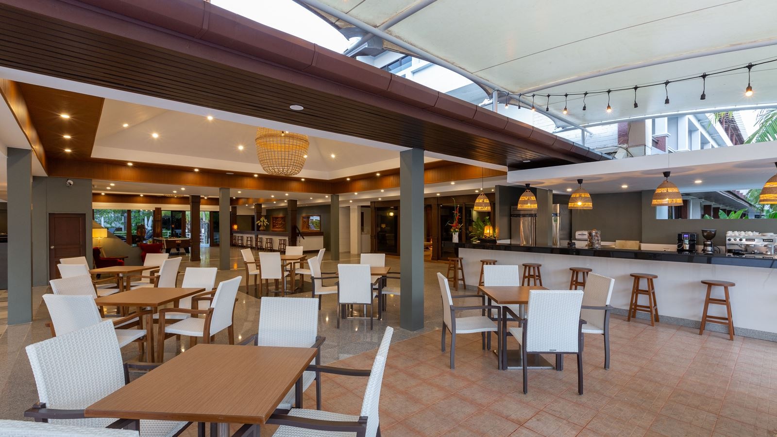 restaurants-restaurant-by-the-sea