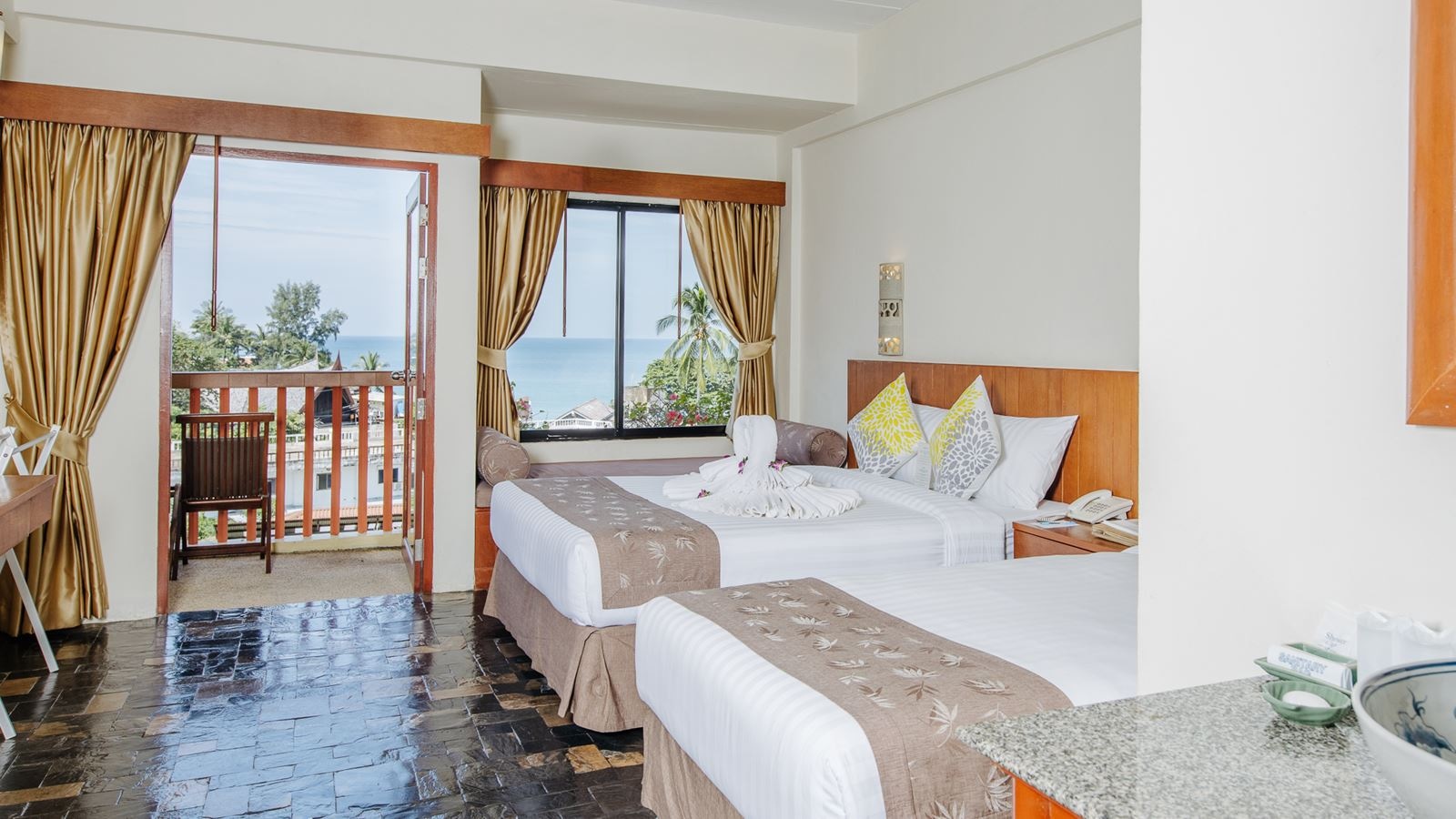 rooms-deluxe-sea-view