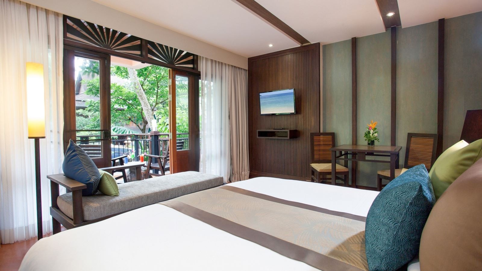 rooms-deluxe-pool-access