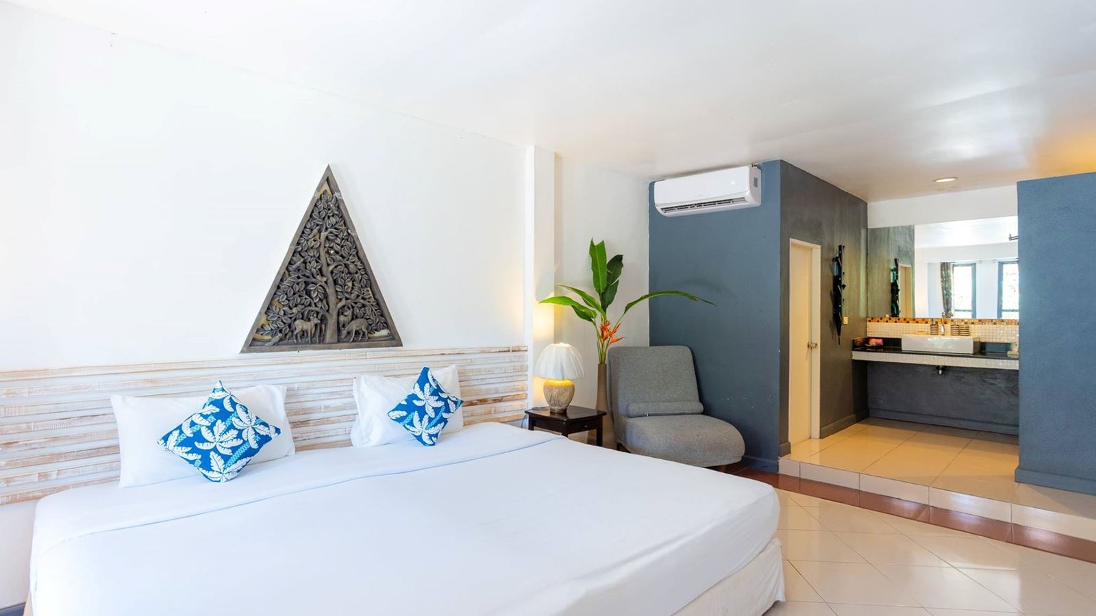 rooms-budget-garden-view