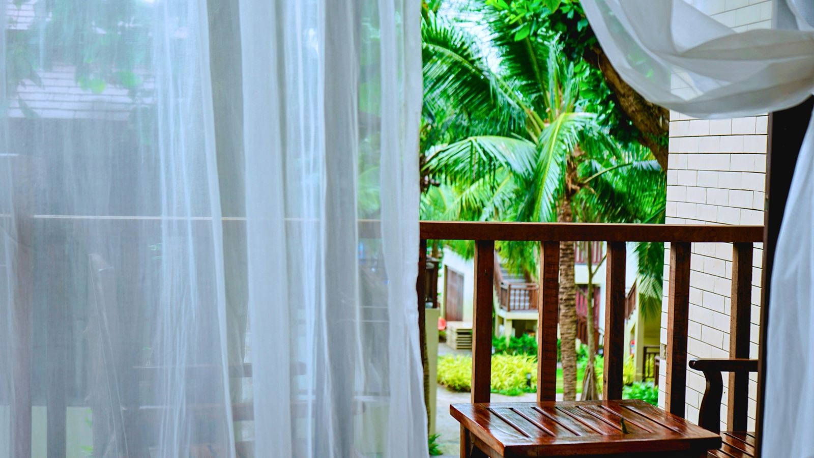 rooms-seaside-deluxe-building-room