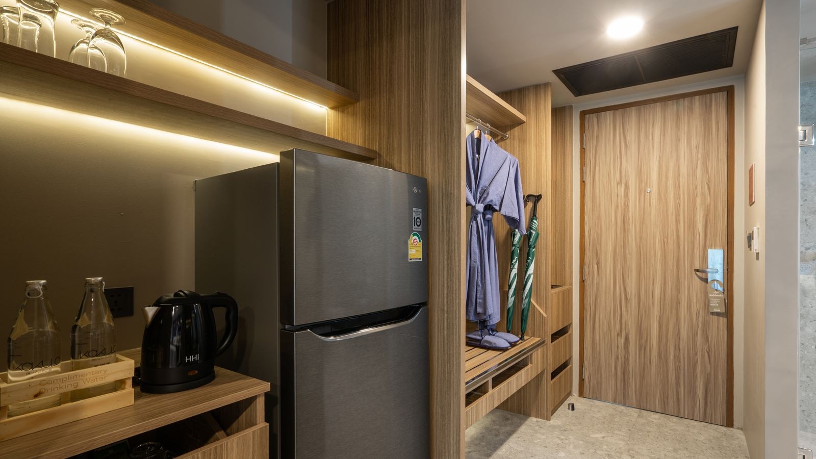 rooms-flora-pool-access