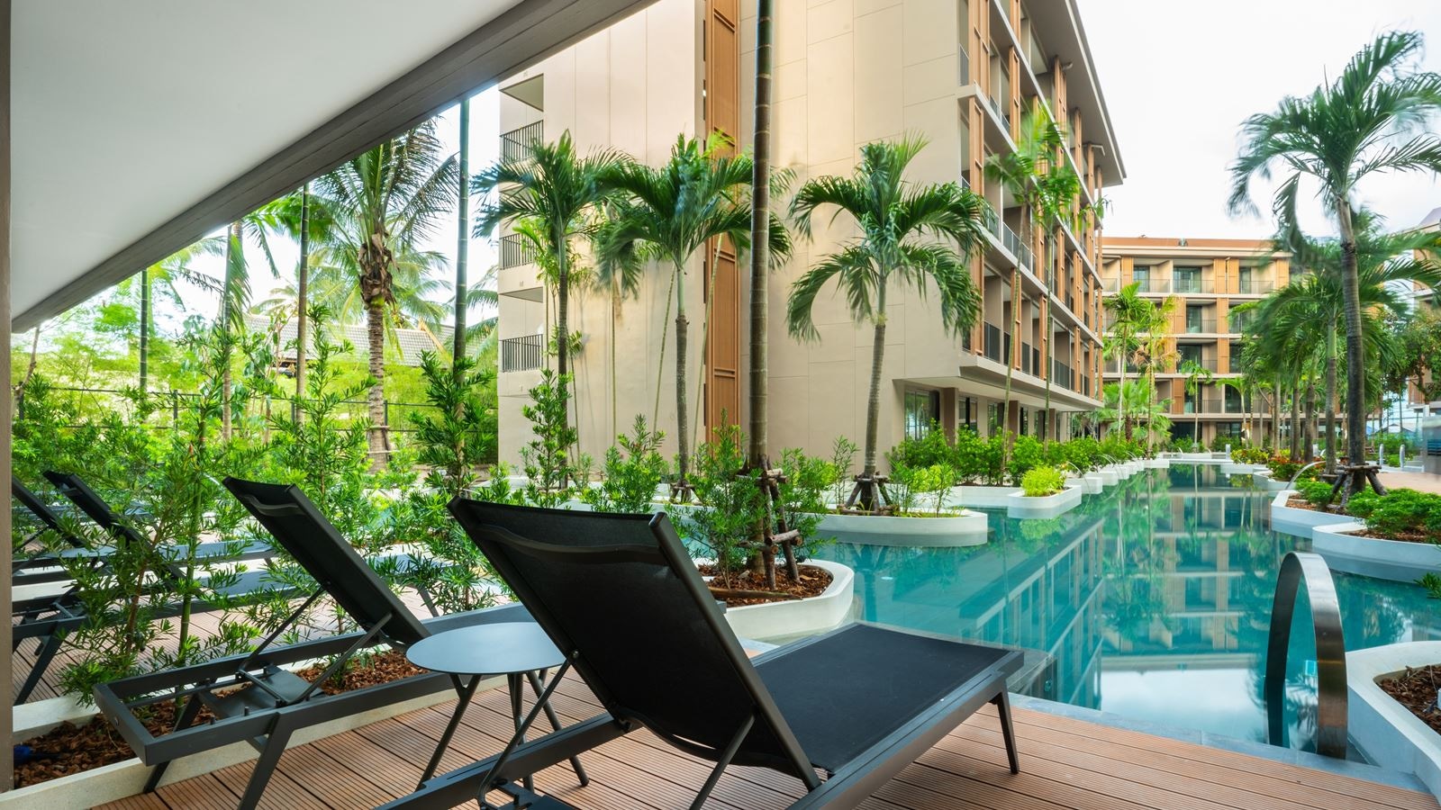 rooms-flora-pool-access