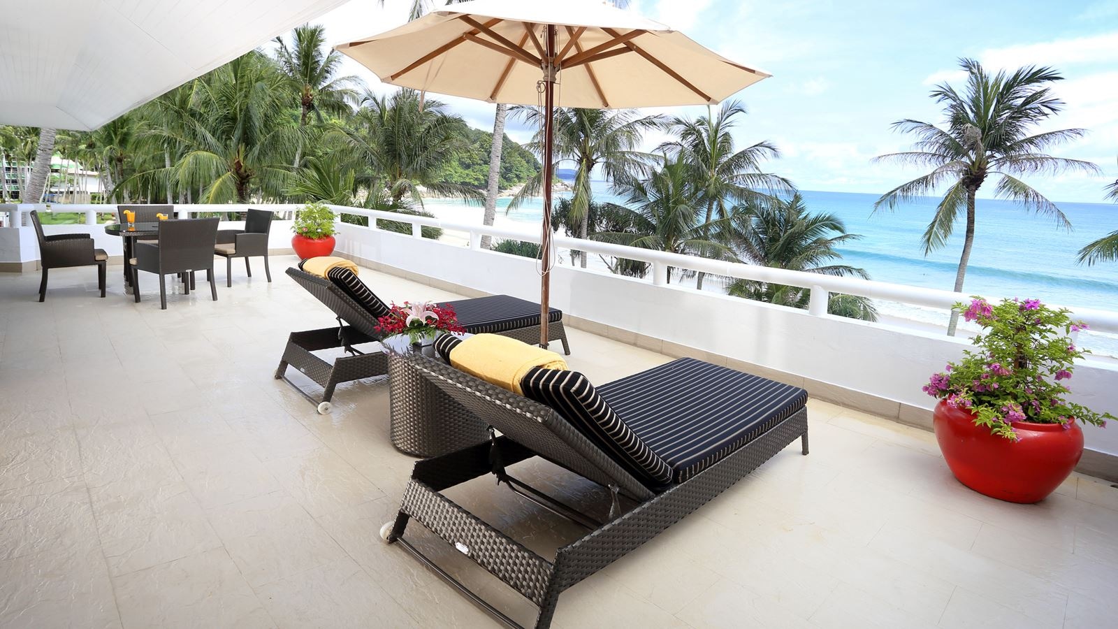 rooms-oceanfront-1bedroom-deluxe-suite