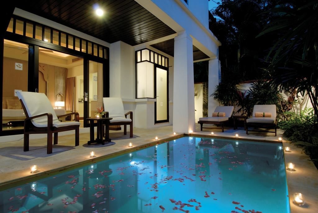rooms-private-garden-pool