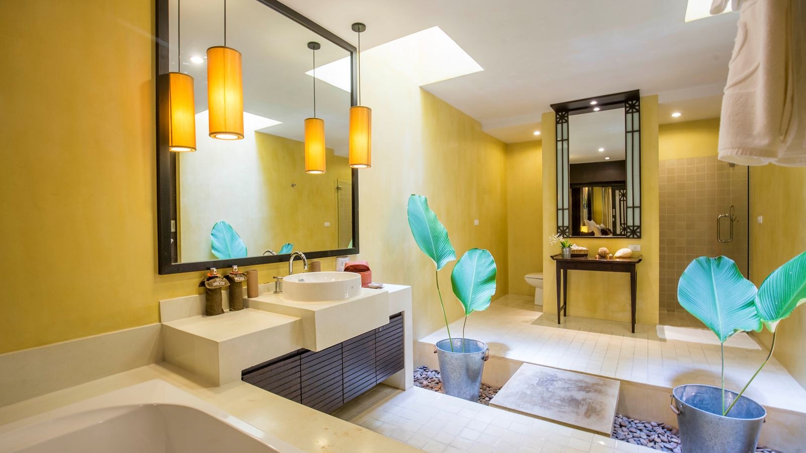 rooms-deluxe-balcony