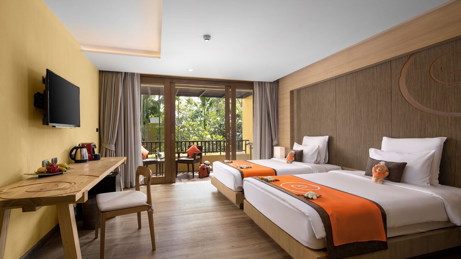 rooms-deluxe-balcony