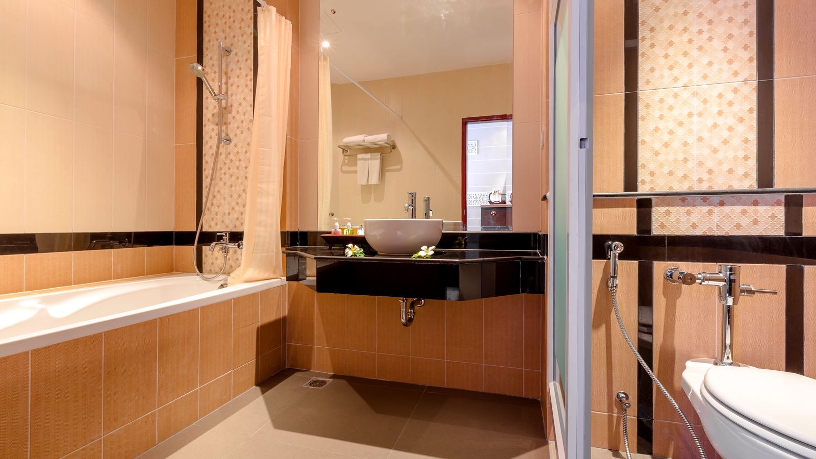 rooms-grand-deluxe-pool-view