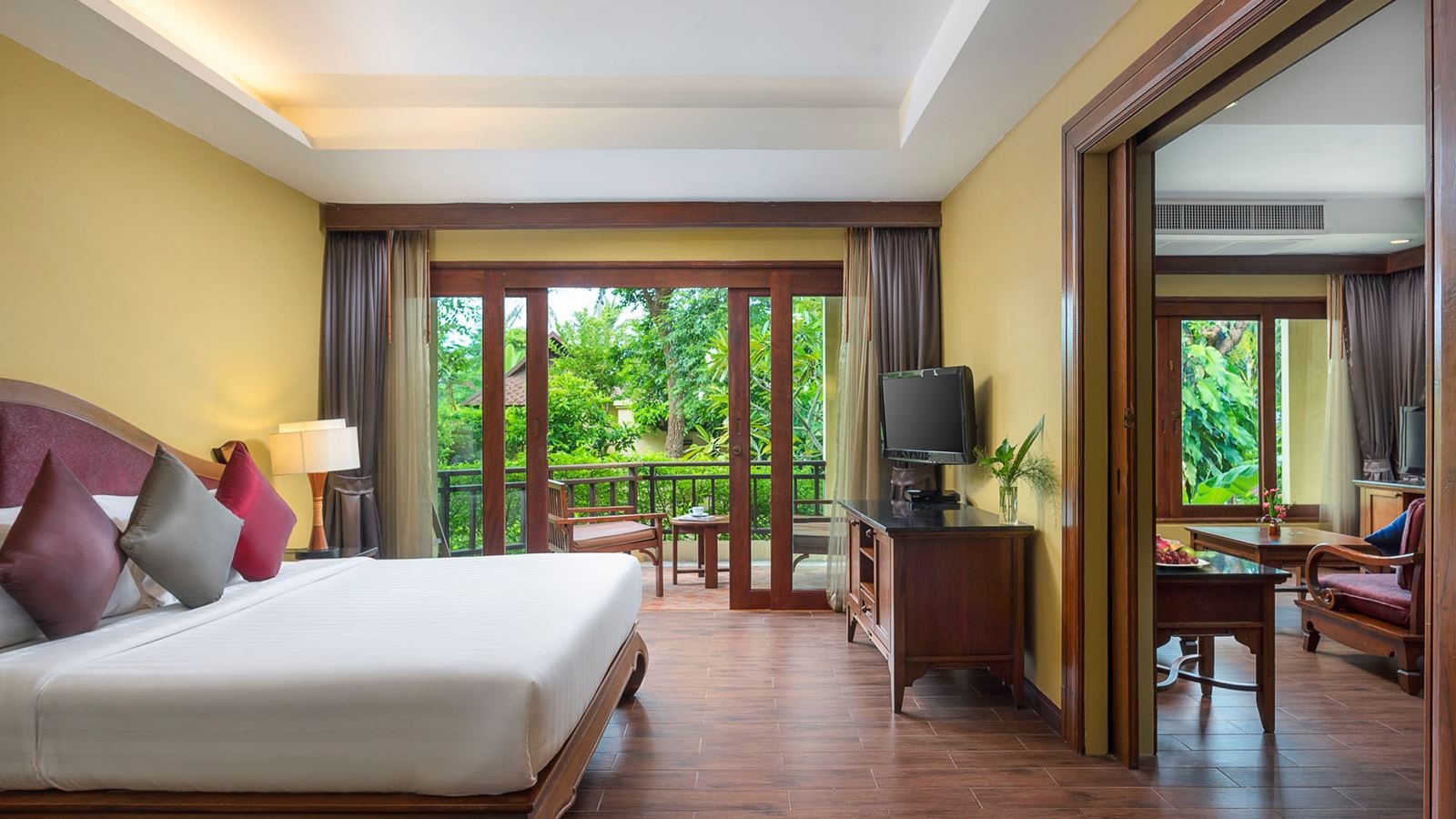 rooms-nora-tropical-suite