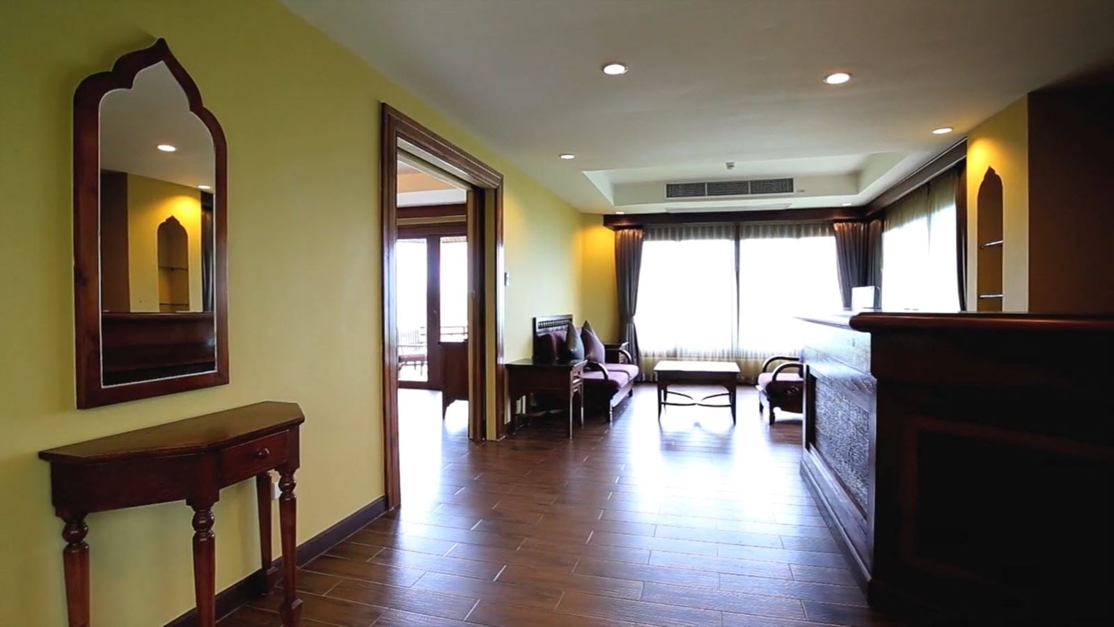 rooms-nora-tropical-suite