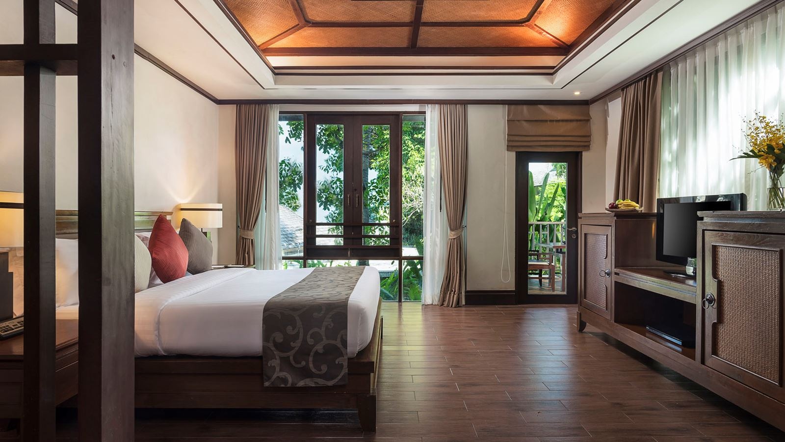 rooms-deluxe-hillside