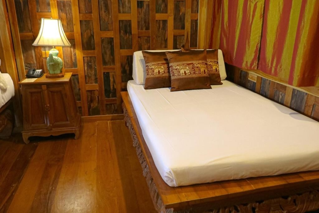 rooms-pool-suite-water-view-plus