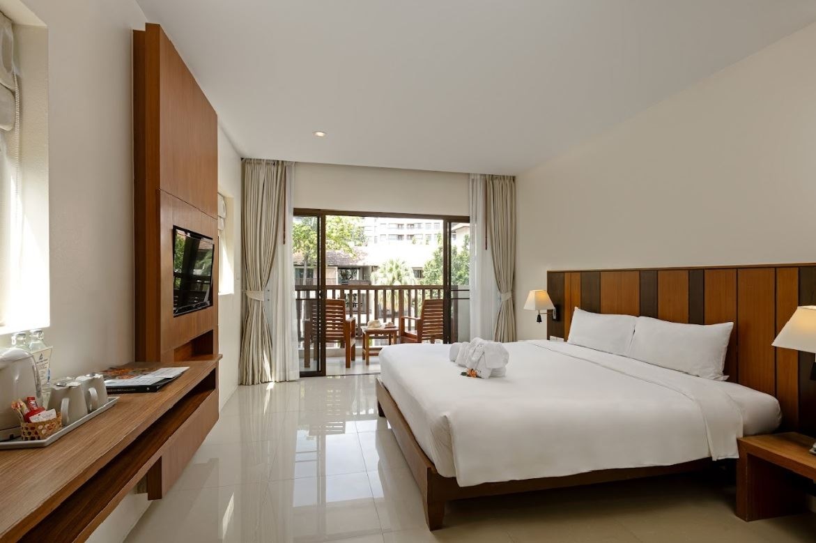 rooms-cozy-room--pool-view