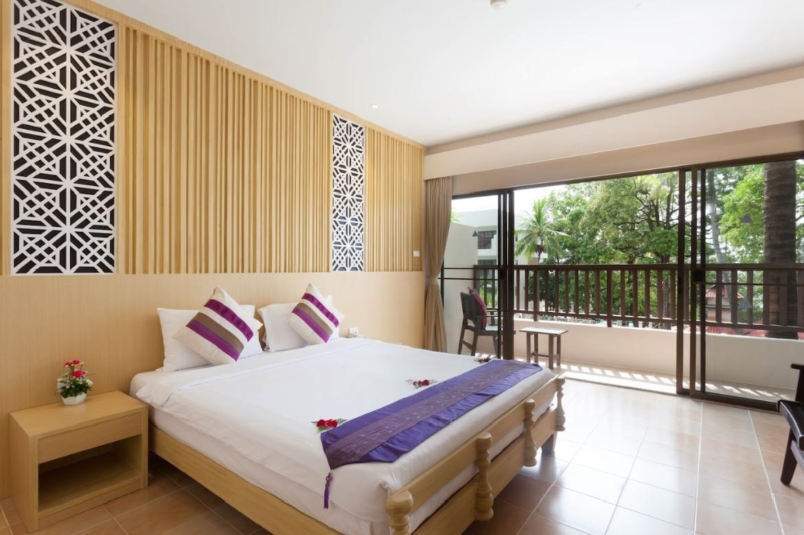 rooms-premium-room-pool-view