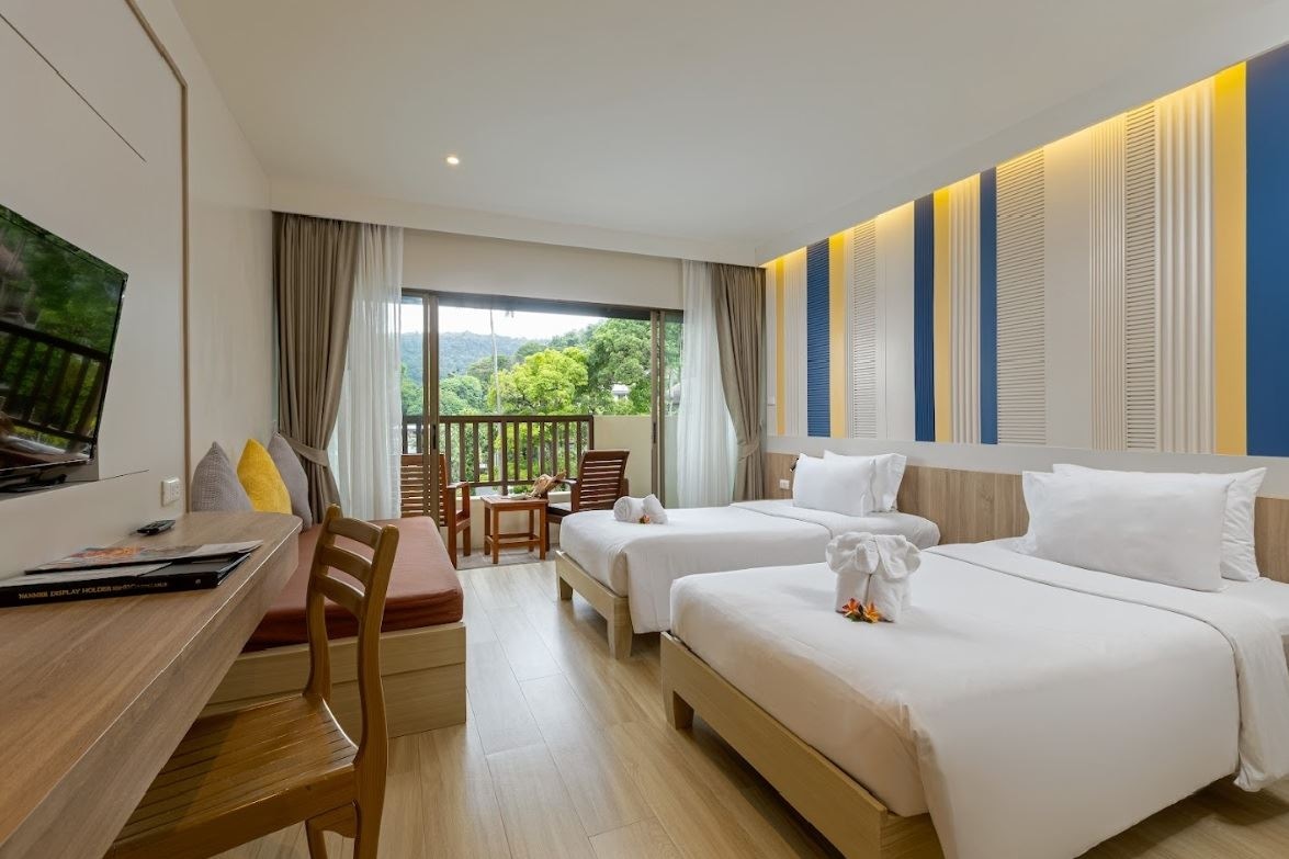 rooms-premium-plus-room-pool-view