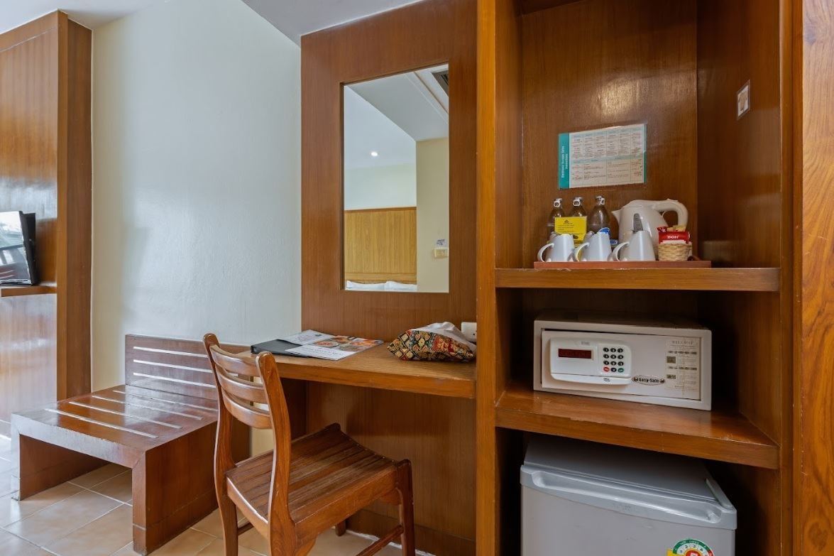 rooms-family-triple-room-pool-view