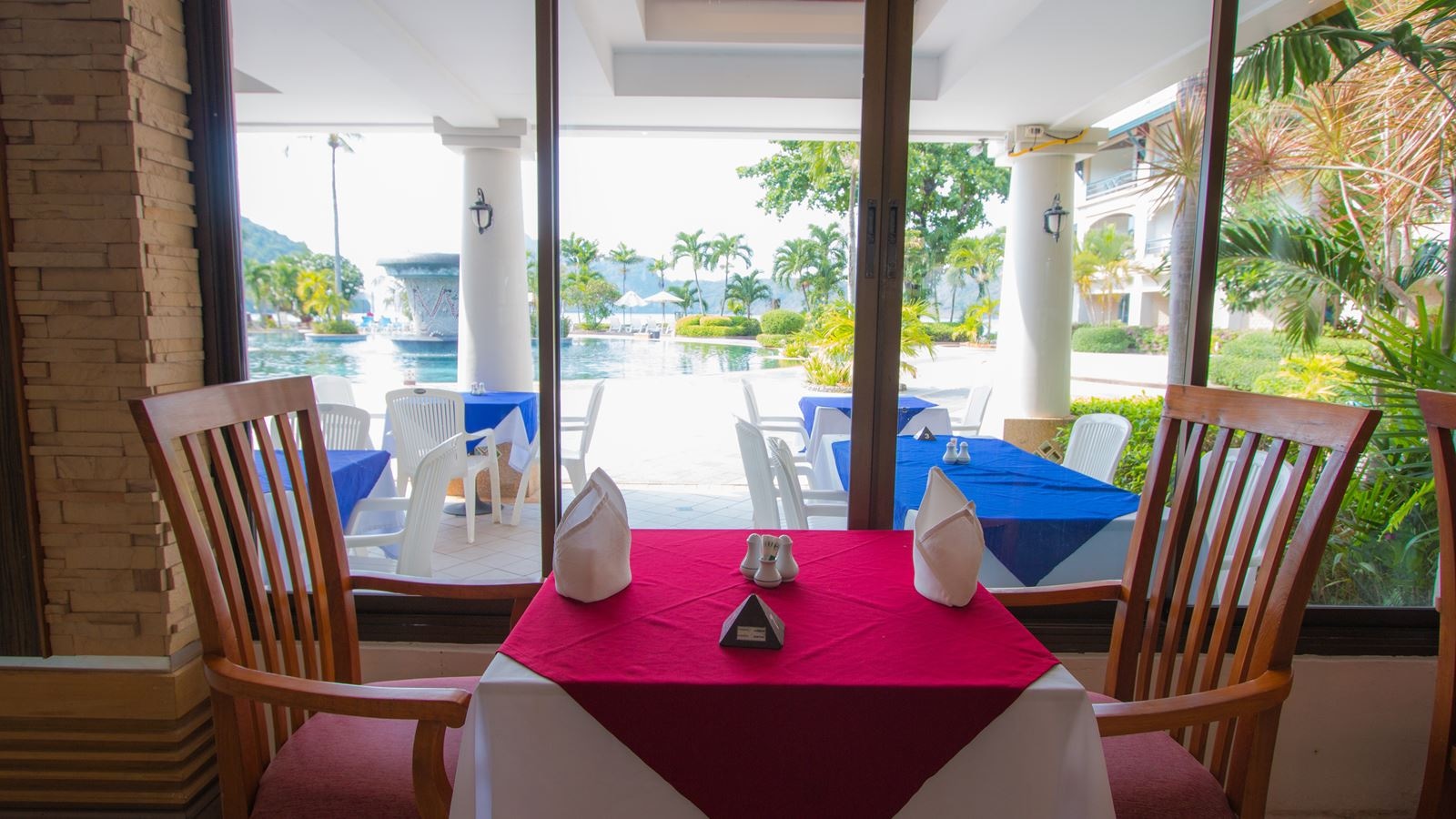 restaurants-run-tee-coffee-shop