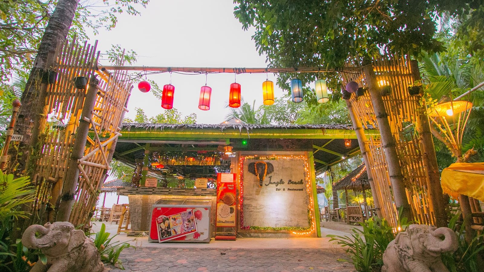 restaurants-jungle-beach-bar