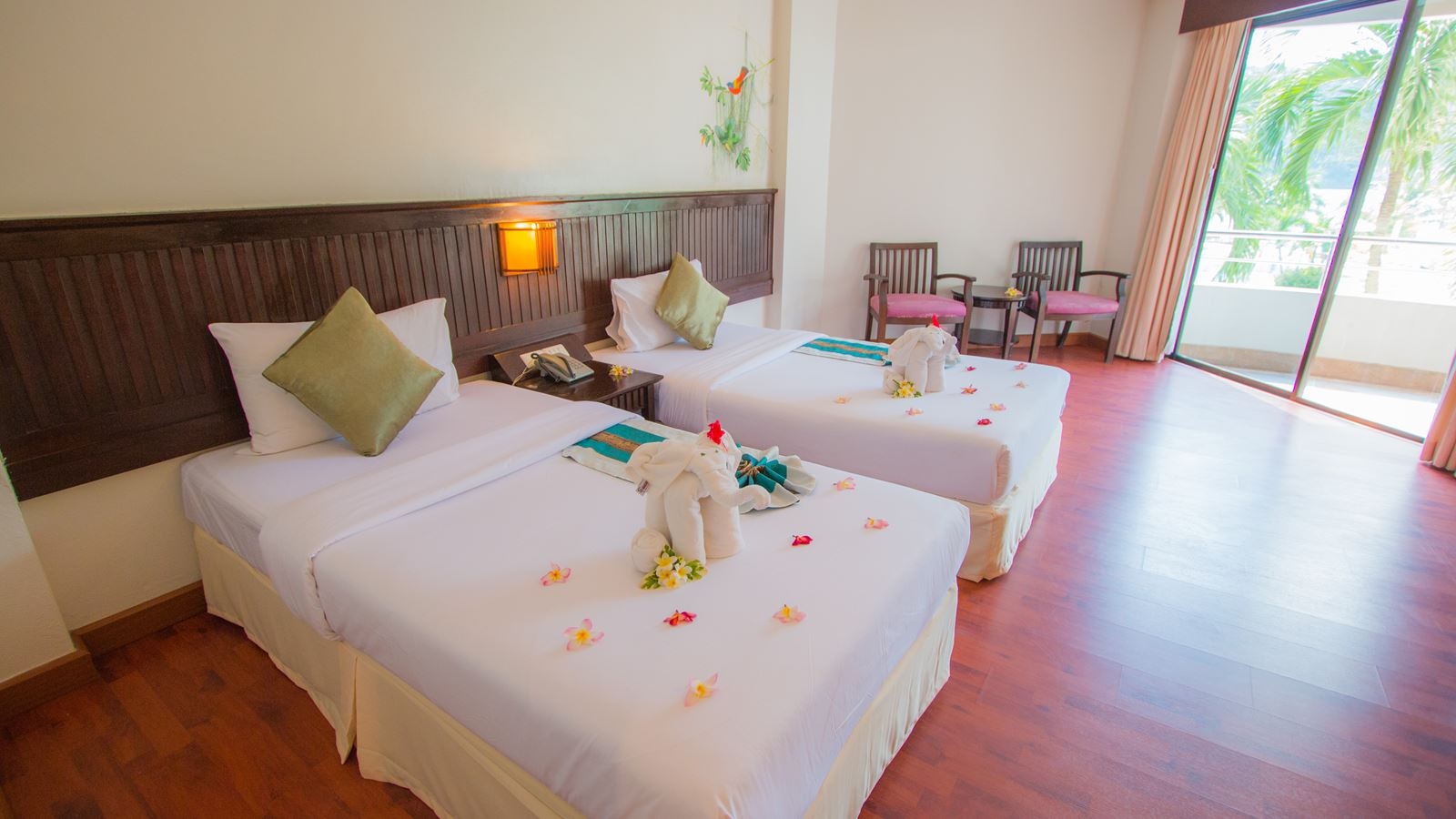 rooms-deluxe-twin-room