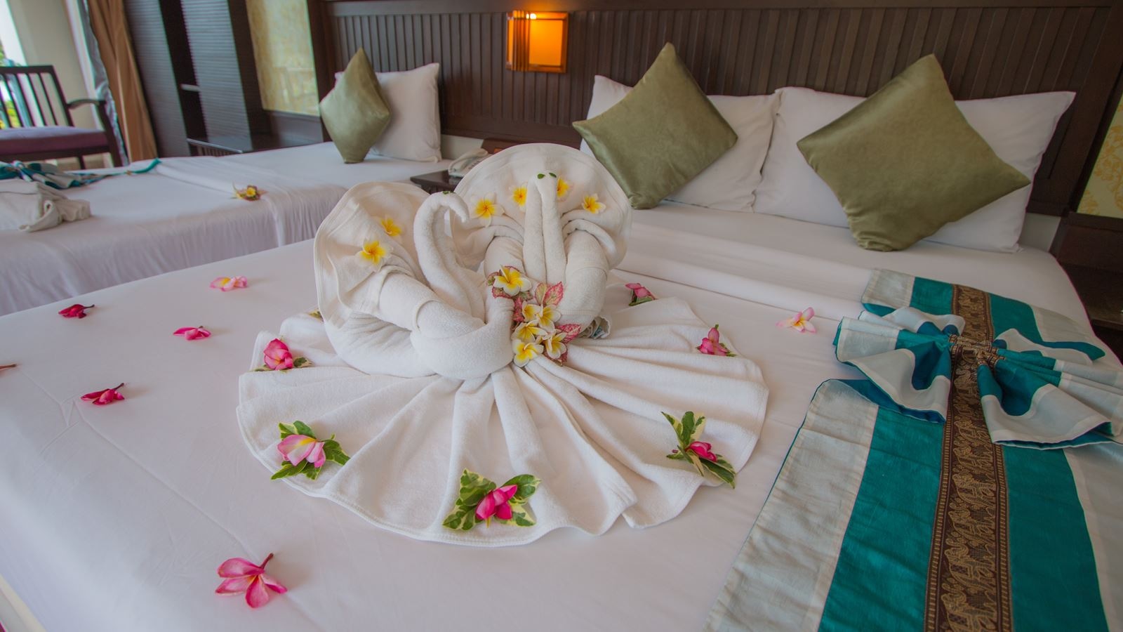 rooms-deluxe-triple-room