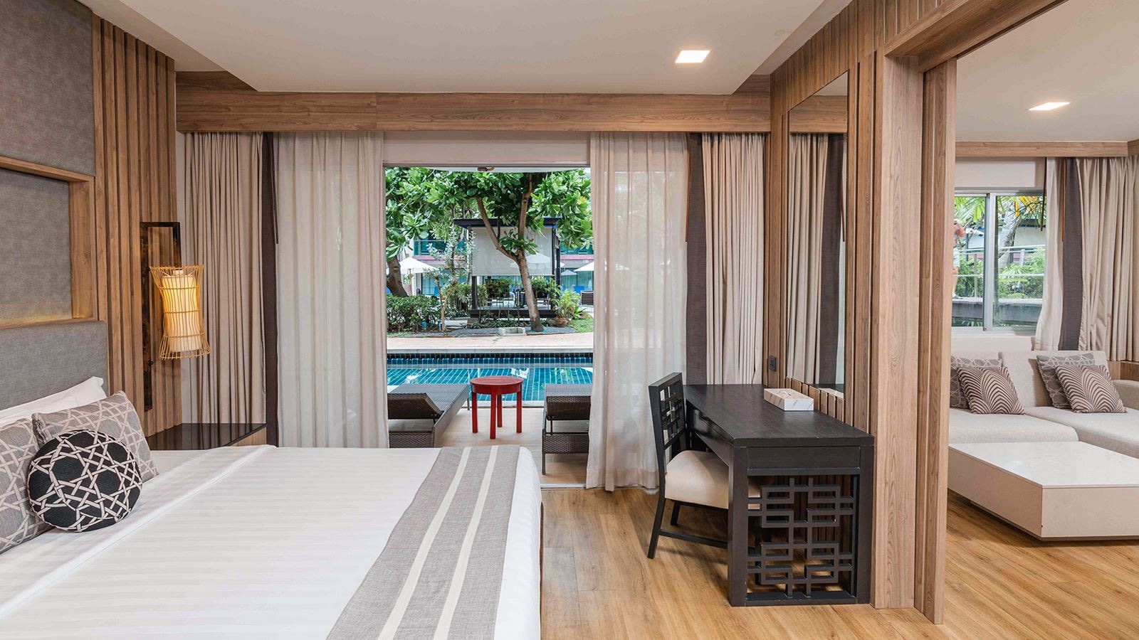 rooms-family-pool-access