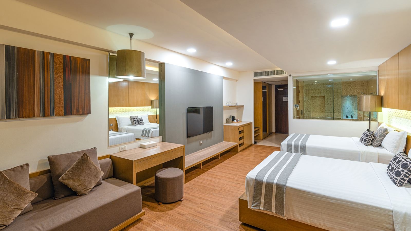 rooms-sunset-deluxe-pool-view