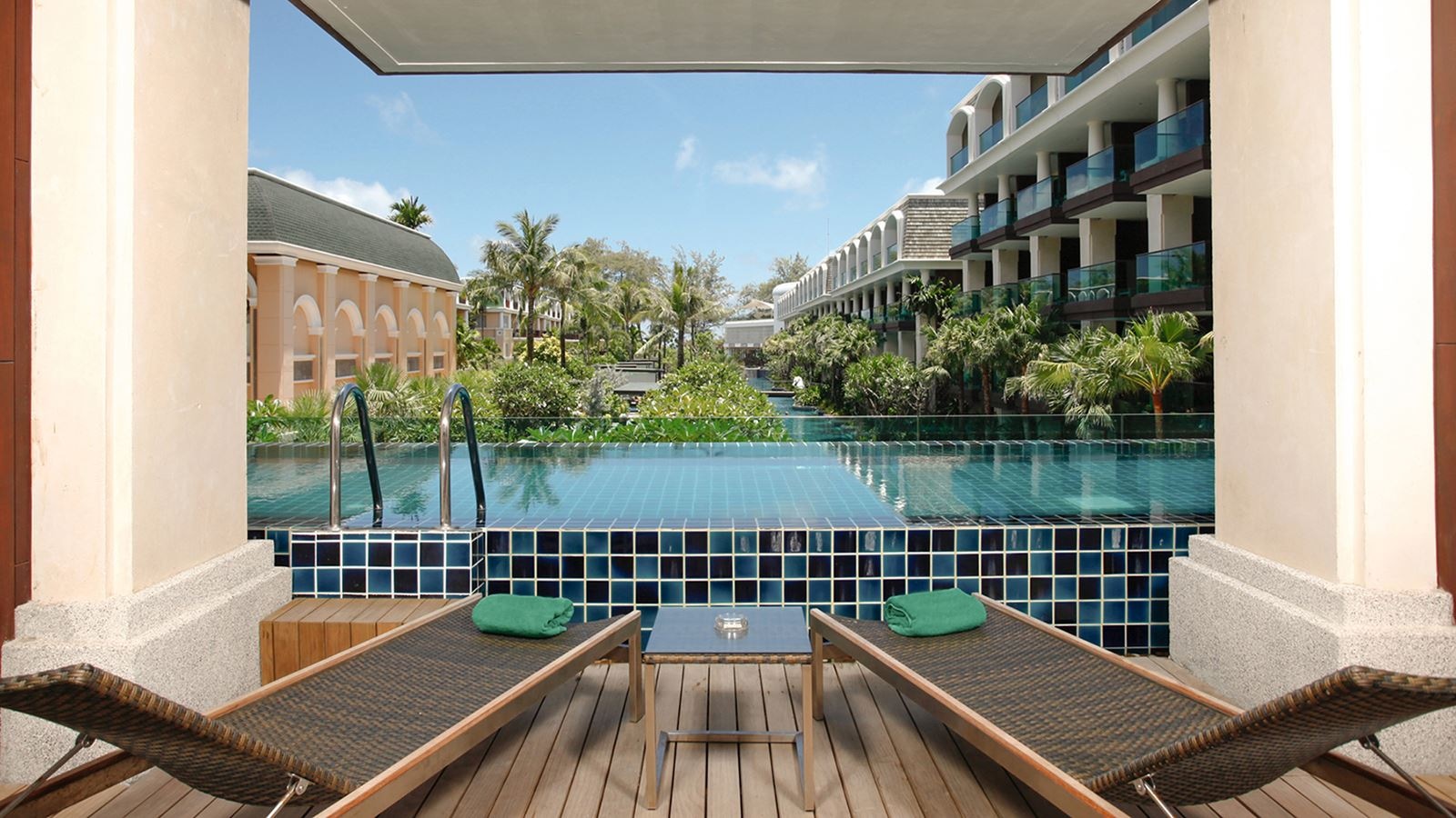 rooms-sunset-grand-deluxe-pool-access