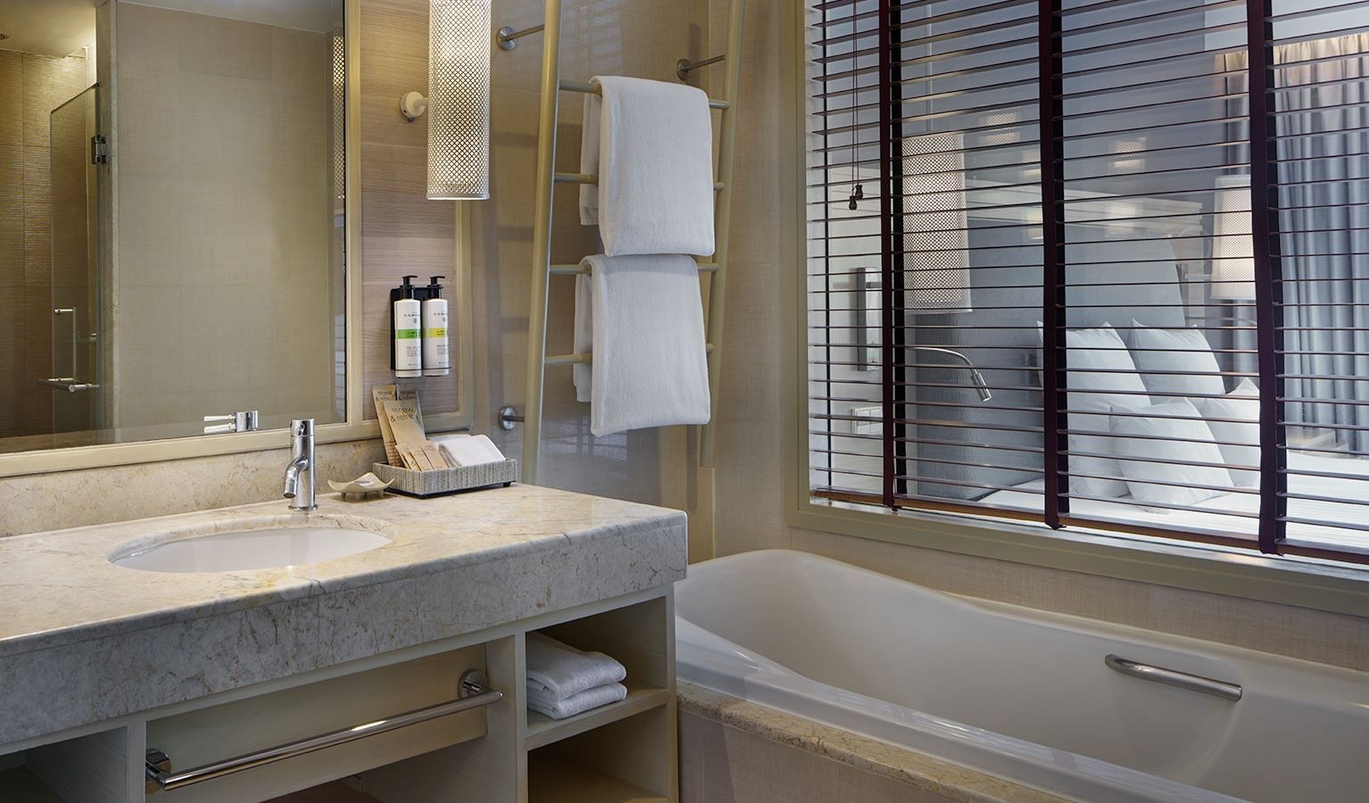 rooms-deluxe-sea-view