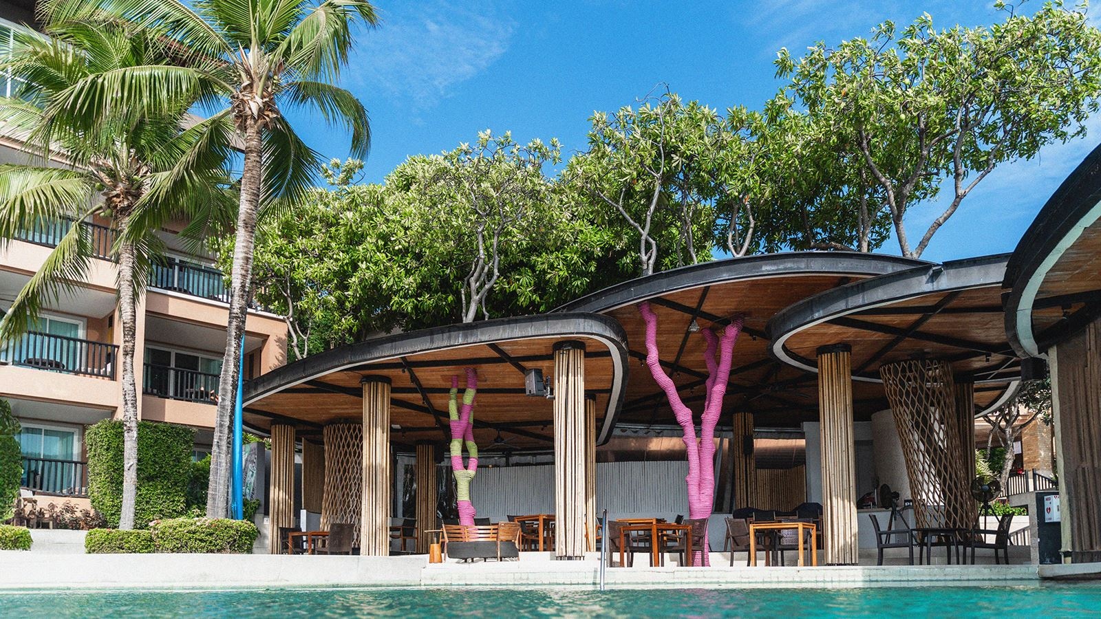 bars-edge-beach-club